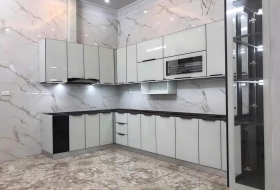 Làm tủ bếp nhôm hợp kim cần chọn vật liệu gì để bền đẹp lâu dài?