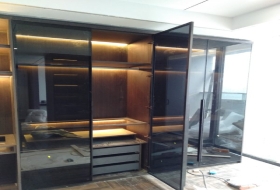 Cửa kính cường lực bị mờ và cách khắc phục