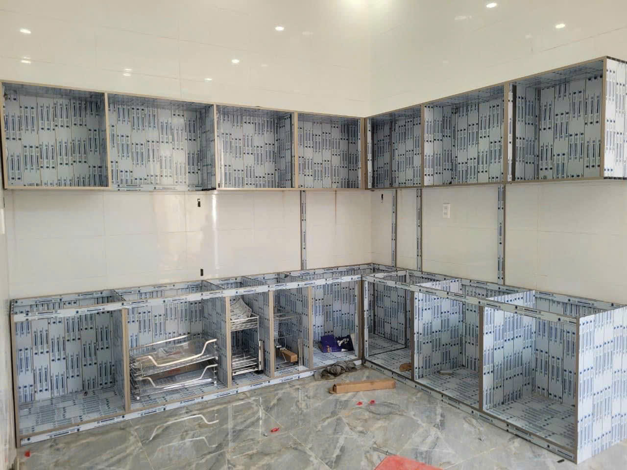 "Tủ bếp nhôm TP-LUXURY khung hợp kim cao cấp TP-Luxury"