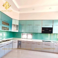 TỦ BẾP NHÔM TẤM ĐẸP 2025